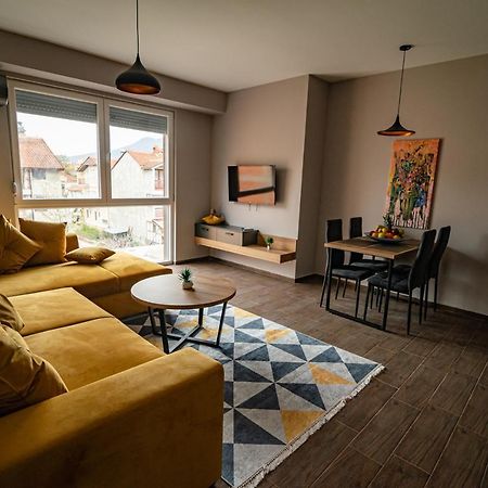 E&S Luxury Suite Apartments โอครีด ภายนอก รูปภาพ