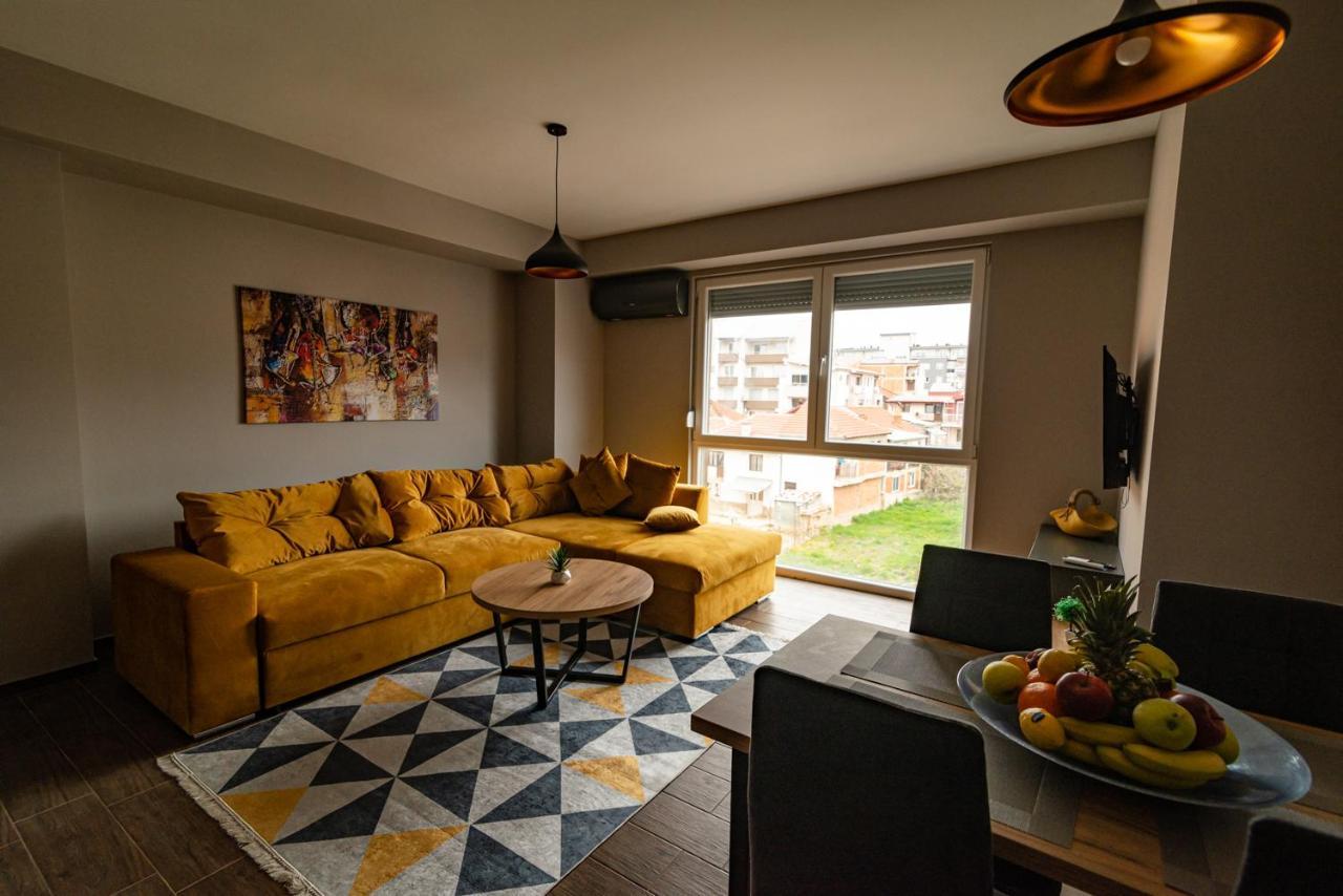 E&S Luxury Suite Apartments โอครีด ภายนอก รูปภาพ
