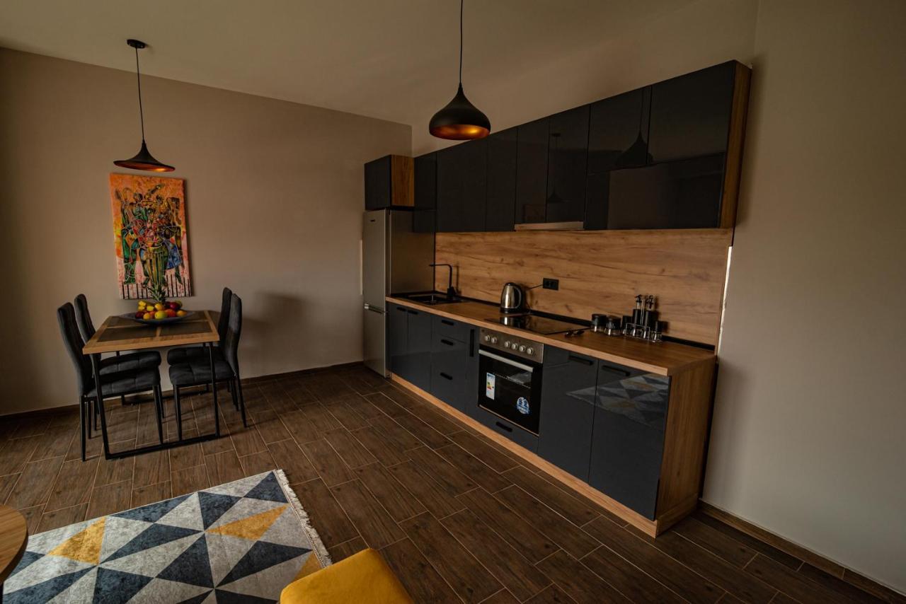E&S Luxury Suite Apartments โอครีด ภายนอก รูปภาพ