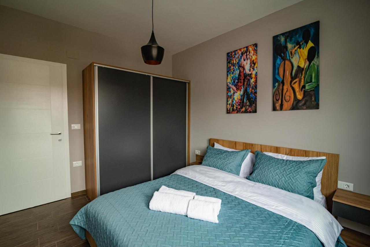 E&S Luxury Suite Apartments โอครีด ภายนอก รูปภาพ