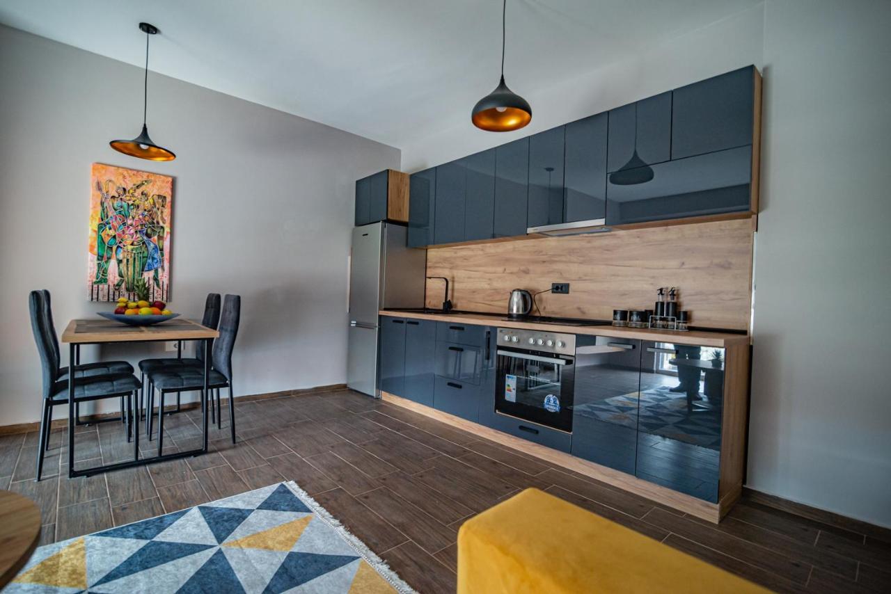 E&S Luxury Suite Apartments โอครีด ภายนอก รูปภาพ